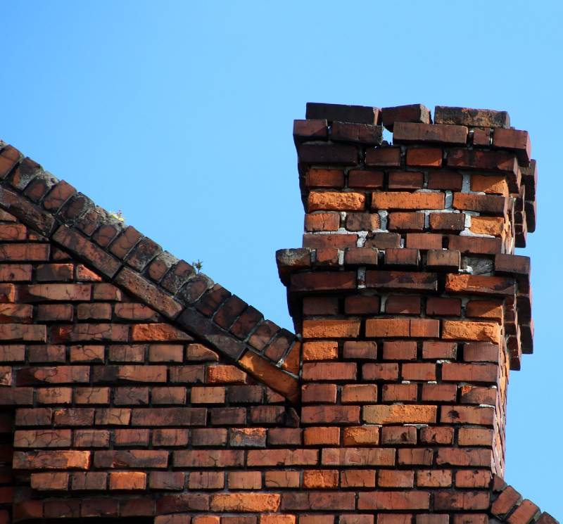 Signs Your Foothill Ranch Home Needs a Chimney Inspection Damaged chimney on an Foothill Ranch home showing cracks and missing mortar